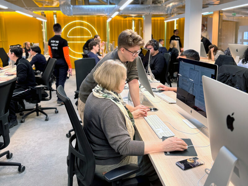 Selection Sprint applicants collaborating and reviewing work together in the Hive workspace